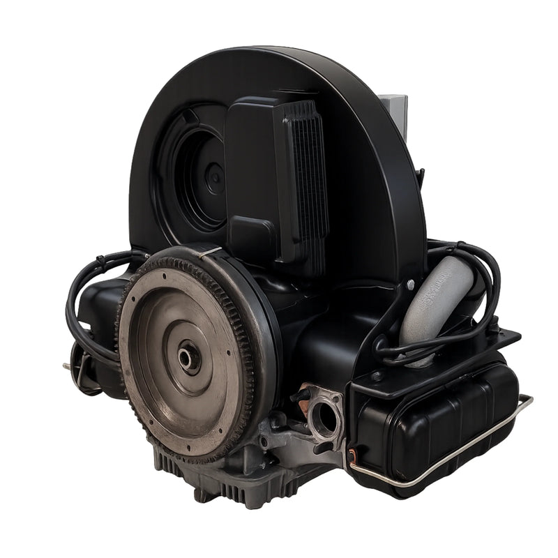 Schwarzer Luftgekühlter Boxermotor mit Riemenrad vor weißem Hintergrund