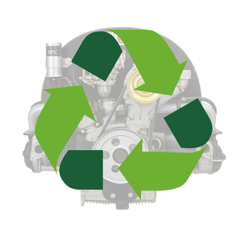 Luftgekühlter VW-Motor mit großem Recycling-Symbol für nachhaltige Autoteile